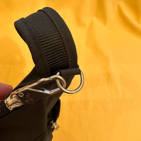Travelon Anti Theft Crossbody - Picture 7 of 10